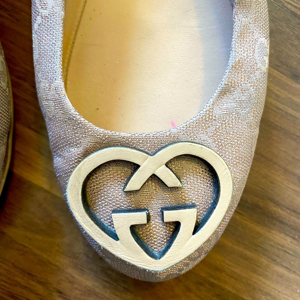Gucci baby pink monogram flats size 38